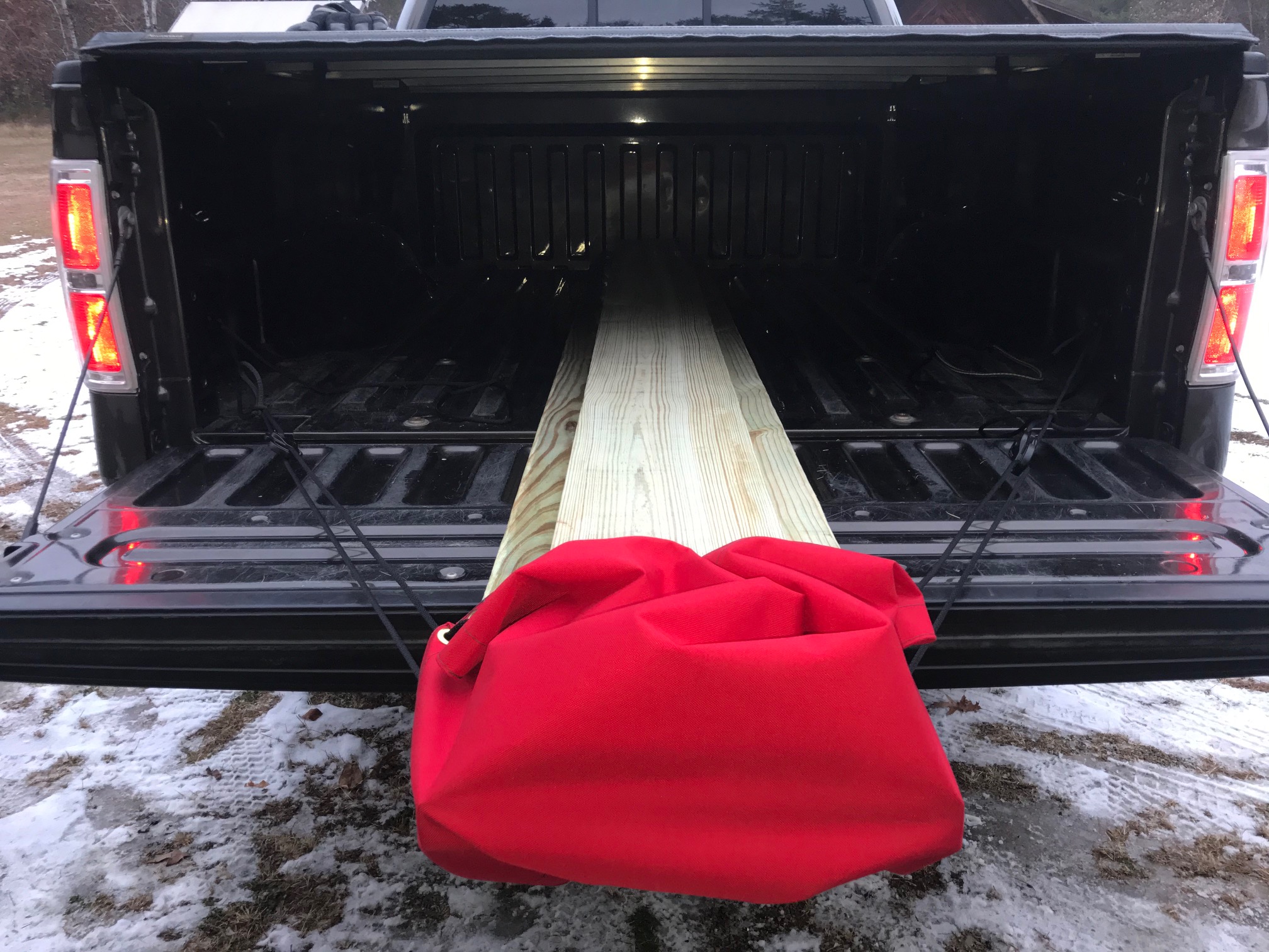 The fix for short bed trucks! With so many short bed trucks on the road today, extend your truck's capabilities. The Lumber Sling helps prevent slippage by creating a sling around lumber.
